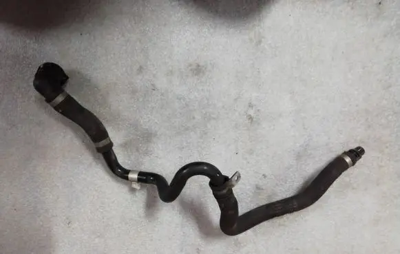 Mercedes-Benz E W212 Engine coolant pipe/hose A2125012882