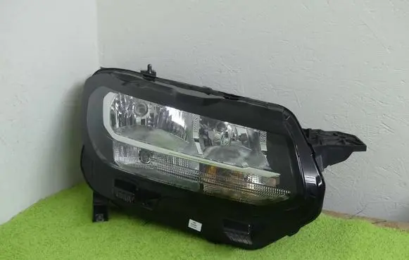 Peugeot Partner III Headlight/headlamp 9854067580