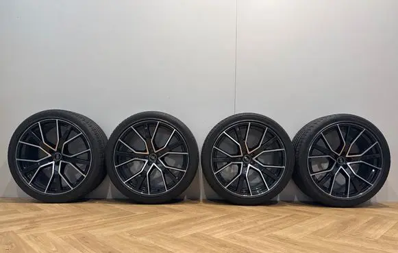 Audi SQ7 R22 alloy rim 4M0601025