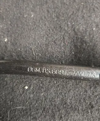 Audi A4 S4 B9 Oil level dip stick 06M113609L