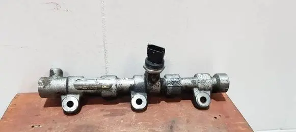 Mercedes-Benz E W211 Fuel main line pipe 175215697R