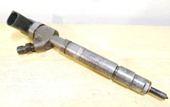 Mercedes-Benz C W203 Fuel injector A6130700687 0445110121