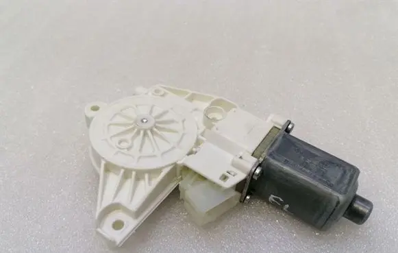 Mercedes-Benz GLS X166 Front door window regulator motor A1669060201