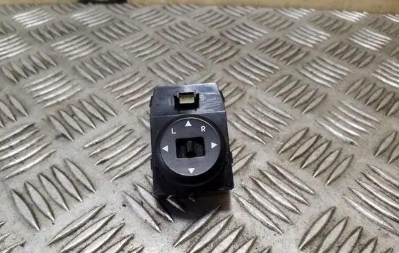 Wing mirror switch