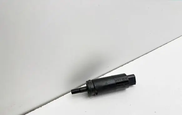 BMW 5 G30 G31 G38 Headlight washer pump 7340773 57786310