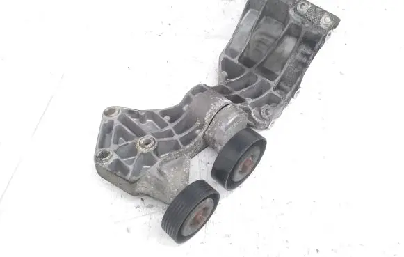 Mercedes-Benz A W169 Generator/alternator bracket 
