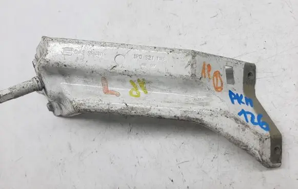 Seat Leon (1P) Fender mounting bracket 1P0821135