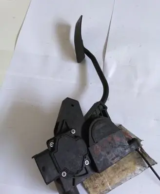 Volkswagen PASSAT B5 Accelerator throttle pedal 0281002277 06391634