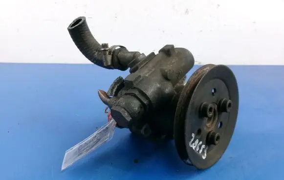 Volkswagen Golf IV Power steering pump 028145157D