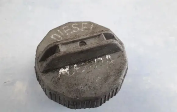 Mazda 323 Fuel tank filler cap 
