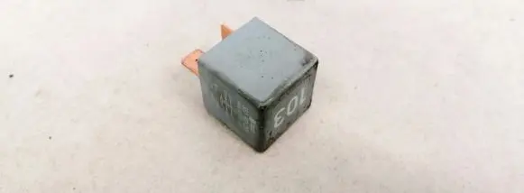 Volkswagen PASSAT B4 Other relay 357911253