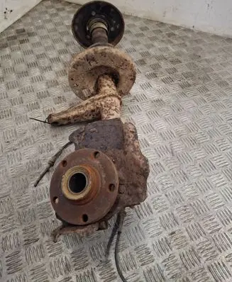 Audi A6 S6 C4 4A Front wheel hub