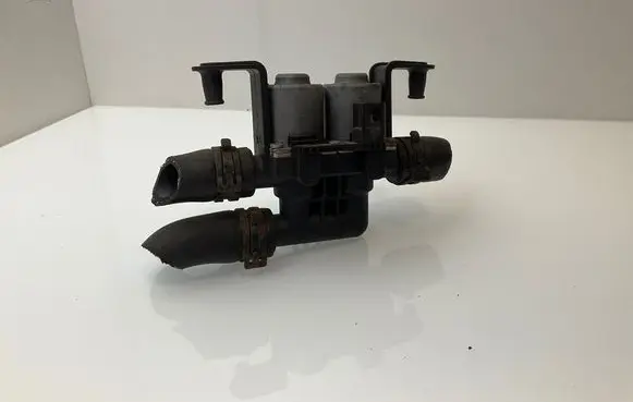 BMW 5 E60 E61 Coolant heater control valve 6906652 1147412159