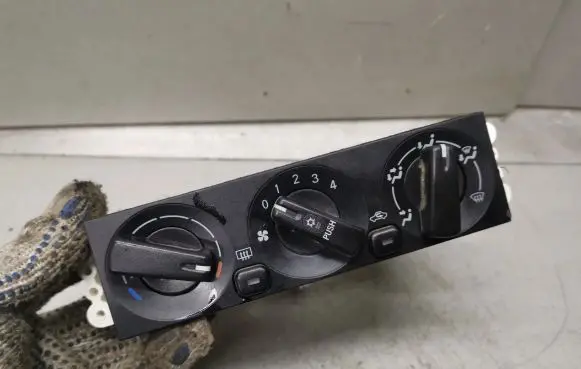 Mitsubishi Space Star Climate control unit