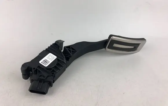 Volkswagen Tiguan Accelerator throttle pedal 5Q2723503F