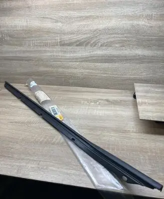 Volkswagen Golf Plus Rear door window/glass frame 5M0839478 5M0837477