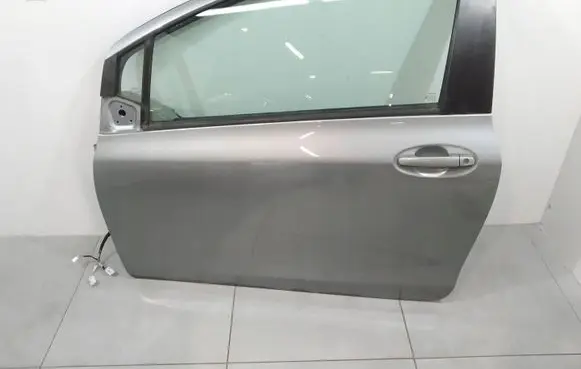 Toyota Yaris Front door 