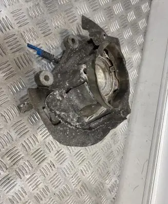 BMW 5 E39 Front wheel hub 