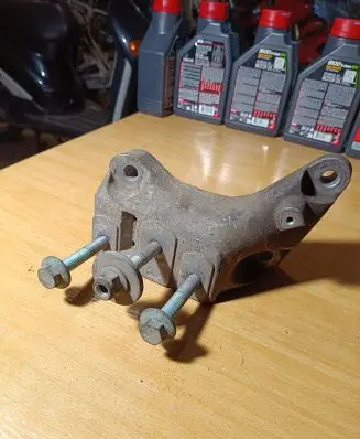 Ford Galaxy Engine mounting bracket 7M3399135A