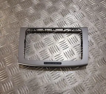 Radio/GPS head unit trim