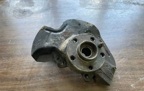 Peugeot 807 Front wheel hub spindle knuckle