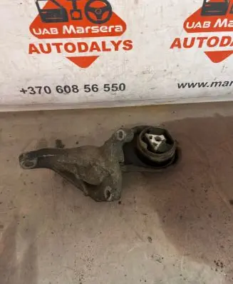 Volvo V50 Engine mount bracket 349242