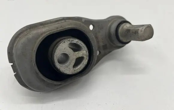 Engine mount bracket