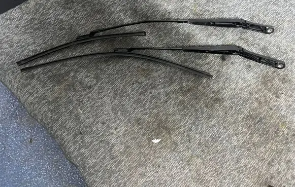Volkswagen Golf VII Front wiper blade arm 5G1955409B