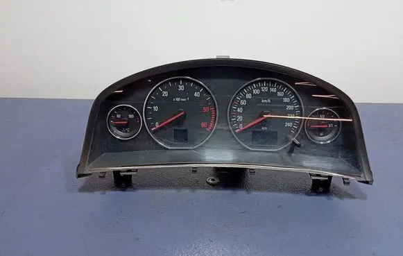 Opel Signum Speedometer (instrument cluster) 13136729