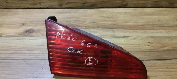 Peugeot 607 Tailgate rear/tail lights