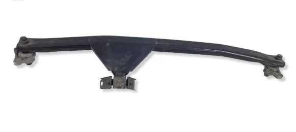 Volvo V70 Engine mounting bracket 