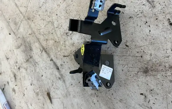 Audi A3 S3 8V Other engine bay part 04L131552T