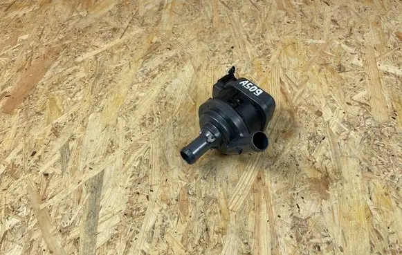 Volvo XC40 Electric auxiliary coolant/water pump 31493259