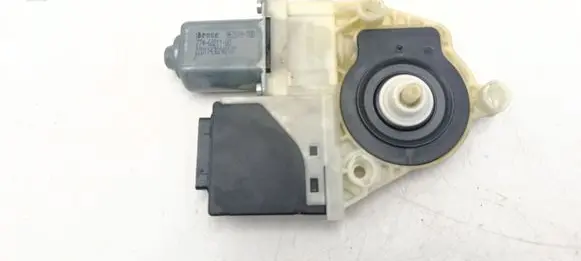 Volkswagen PASSAT B7 Front door window regulator motor 962618100