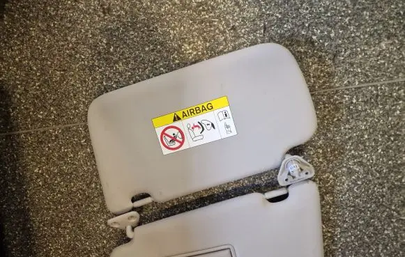 Nissan Leaf I (ZE0) Sun visor