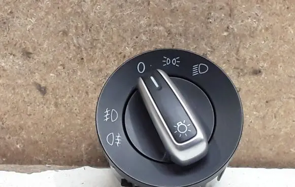 Volkswagen Golf VI Light switch 3C8941431C
