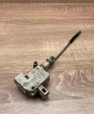 Volkswagen Golf IV Central locking motor 1J6810773A 3B0959782