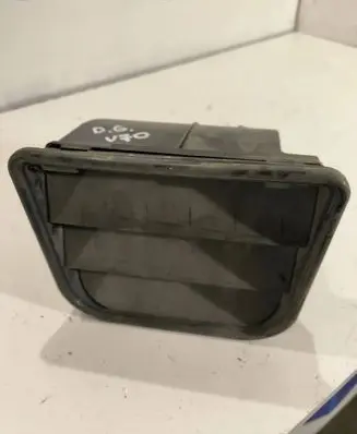Volvo V70 Quarter panel pressure vent 9171001