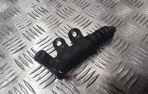 Mazda 6 Clutch slave cylinder 
