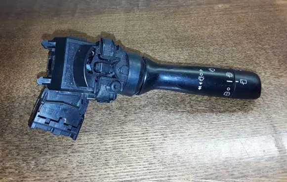 Toyota Yaris Wiper control stalk 17F003LH