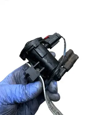 Chrysler 300 - 300C Vacuum valve 04861539AA