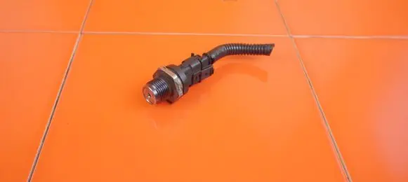 Volvo XC90 Fuel pressure sensor 281002952 D5244T4