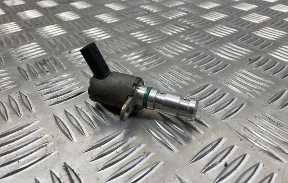 Ford Focus Oil pressure sensor CM5G6C880CA