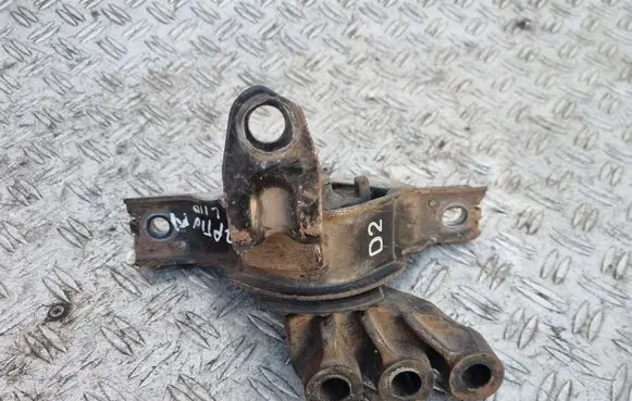 Chevrolet Captiva Engine mount bracket