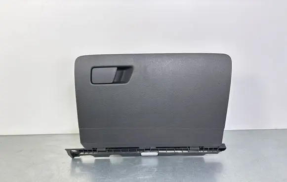 Glove box