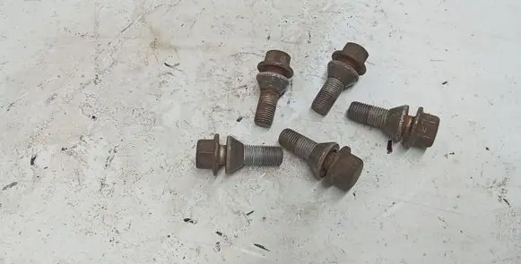 Volvo XC90 Nuts/bolts 30648005