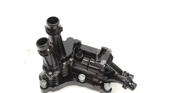 Volkswagen PASSAT B8 Thermostat housing 05L253019F