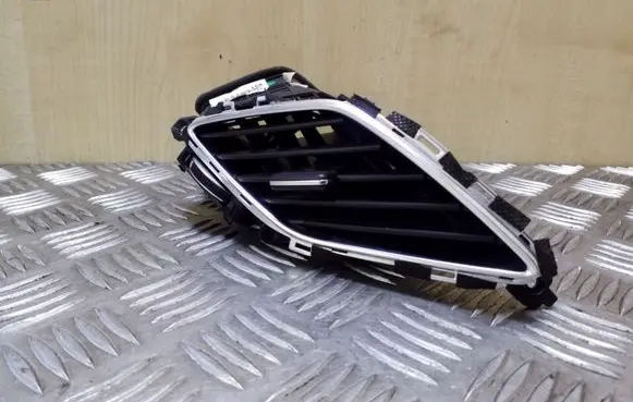 Hyundai i40 Dash center air vent grill 974103Z000