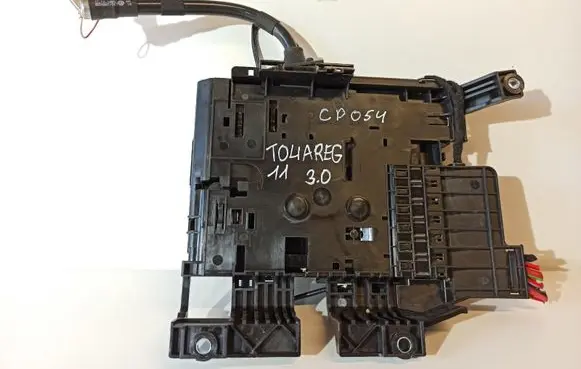 Volkswagen Touareg II Fuse module 7P0937548F