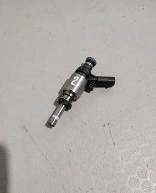 Skoda Octavia Mk2 (1Z) Fuel injector 06H906036H